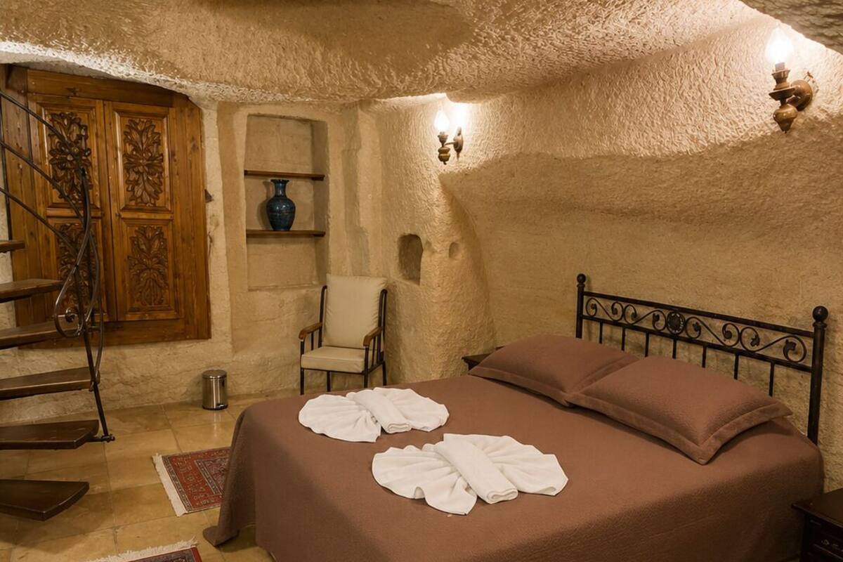 Standard Triple Room | 1 bedroom, premium bedding, Select Comfort beds, desk