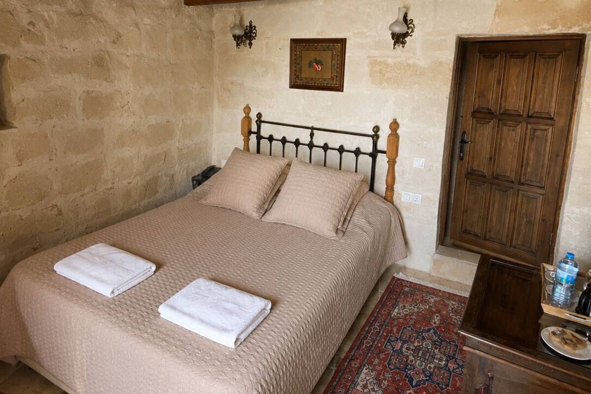 Economy Double Room, 1 Double Bed | 1 bedroom, premium bedding, Select Comfort beds, desk