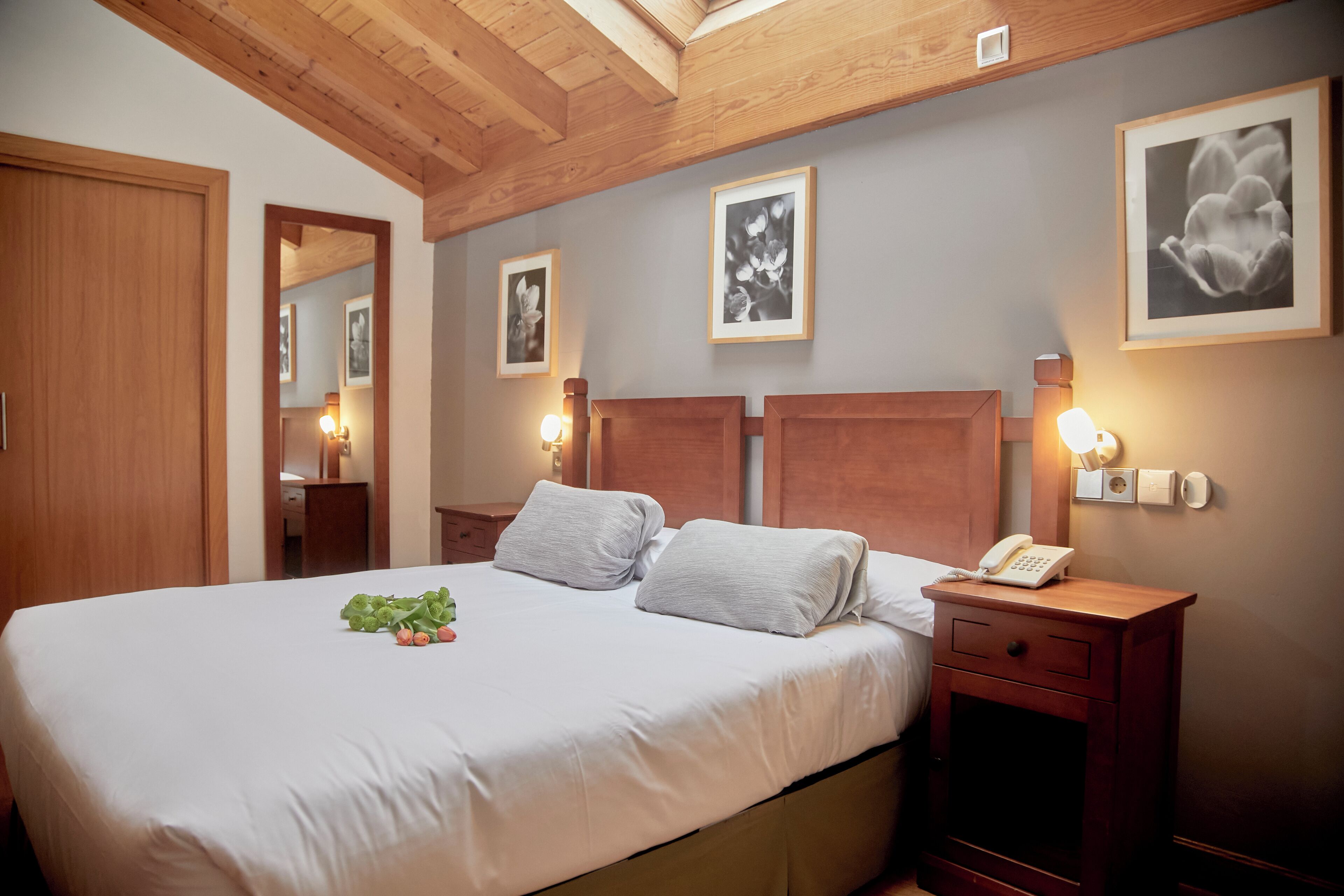 individually decorated, individually furnished, desk, soundproofing