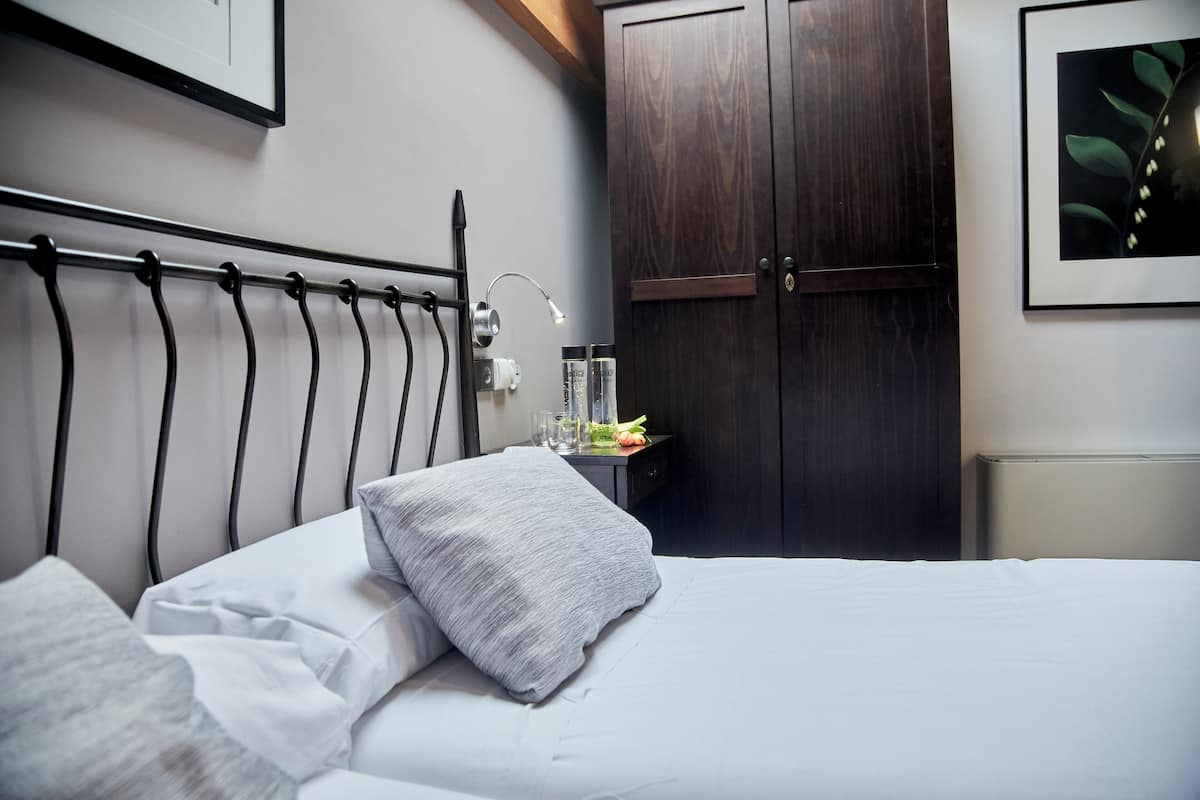 Triple Room | Individually decorated, individually furnished, desk, soundproofing