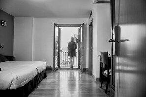 Individuelt dekorert, individuelt innredet, skrivebord og lydisolert