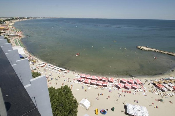 Private beach nearby, white sand