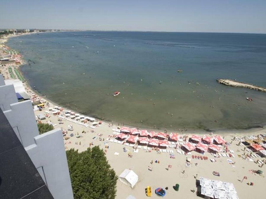 شاطئ خاص قريب، رمال بيضاء