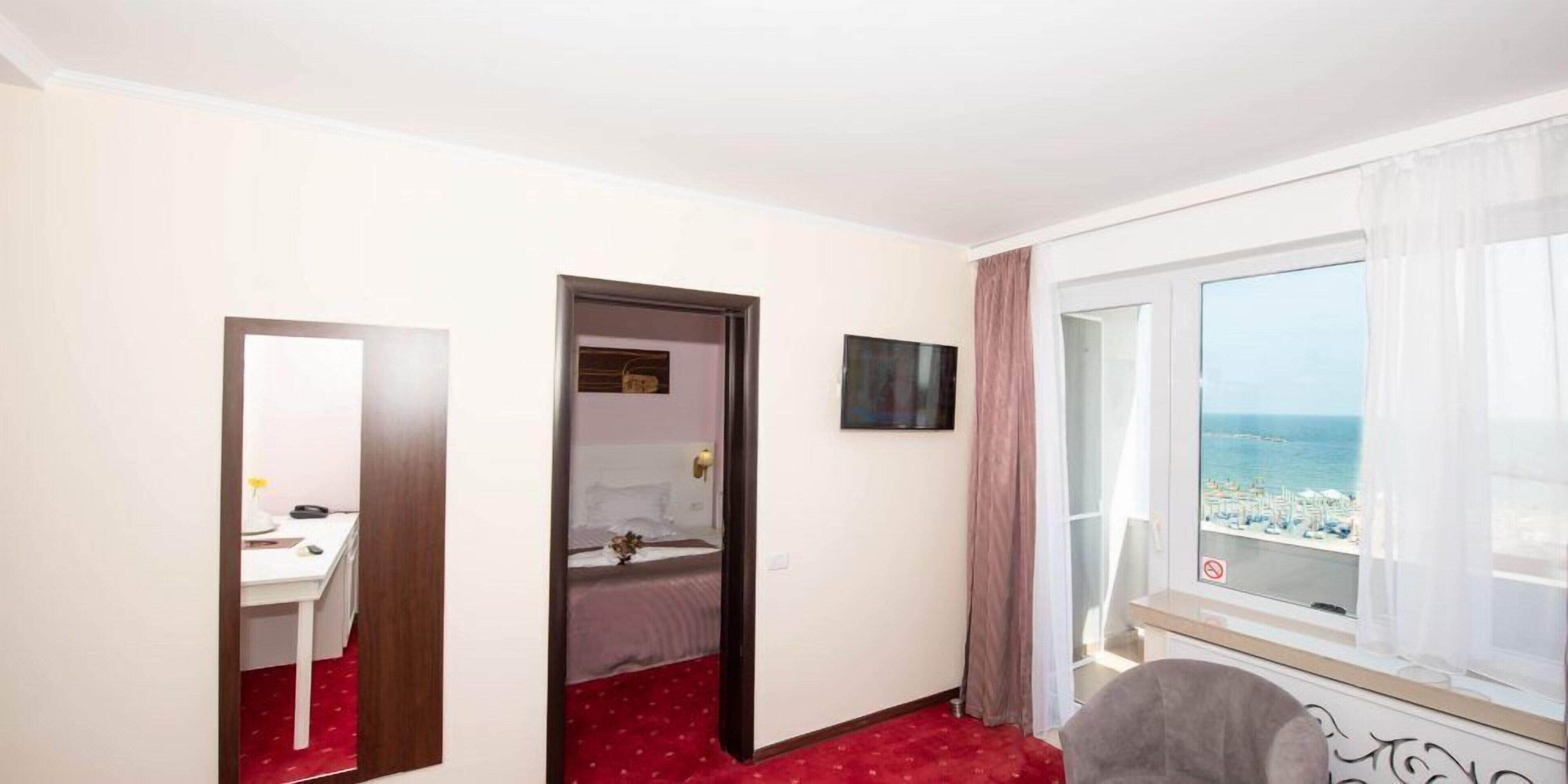 Minibar, caja de seguridad en la habitación y sistema de insonorización 