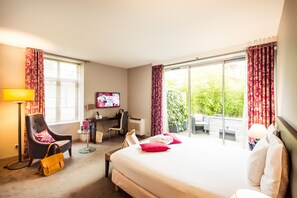 Villa, Courtyard Area | 1 bedroom, premium bedding, pillowtop beds, desk - Logis Villa C Hôtel (Bourges)