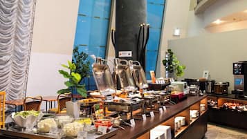 供应早餐、午餐和晚餐,日本菜