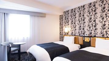 羽绒被、办公桌、遮光窗帘、熨斗/熨板