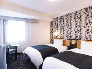 羽绒被、办公桌、遮光窗帘、熨斗/熨板