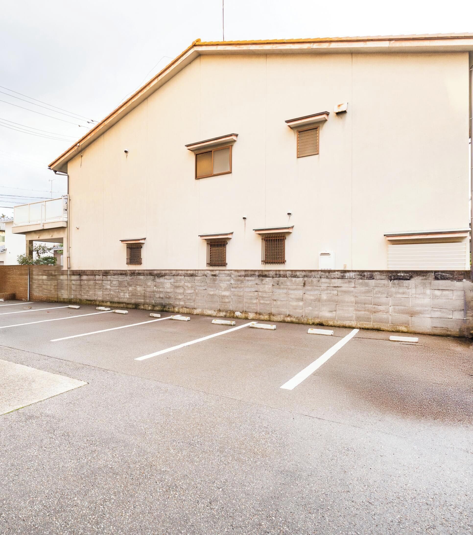 Self-parking (surcharge) 1200 per night