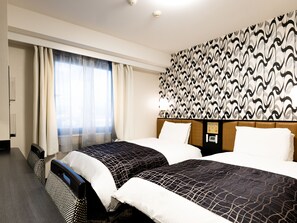 Desk, blackout curtains, free WiFi, bed sheets - APA Hotel Kanazawa Katamachi (Kanazawa)