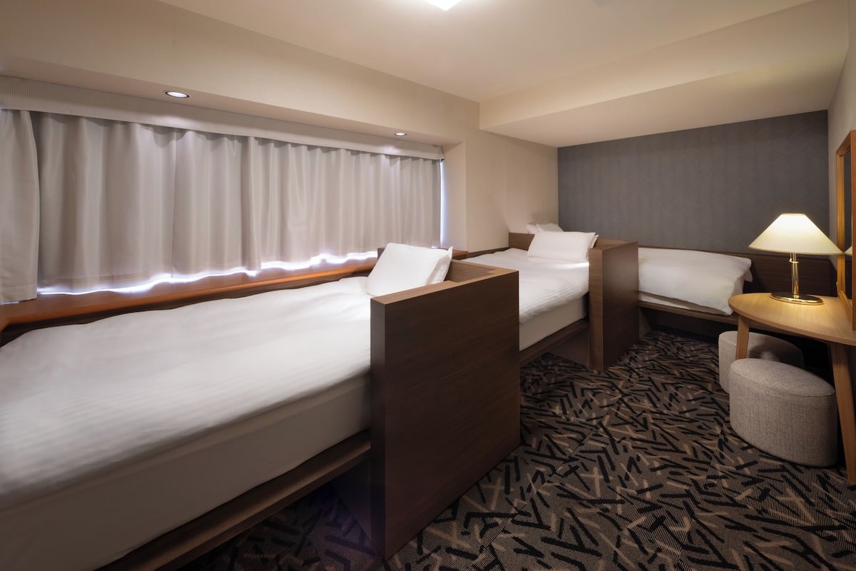 Down comforters, desk, blackout drapes, free WiFi