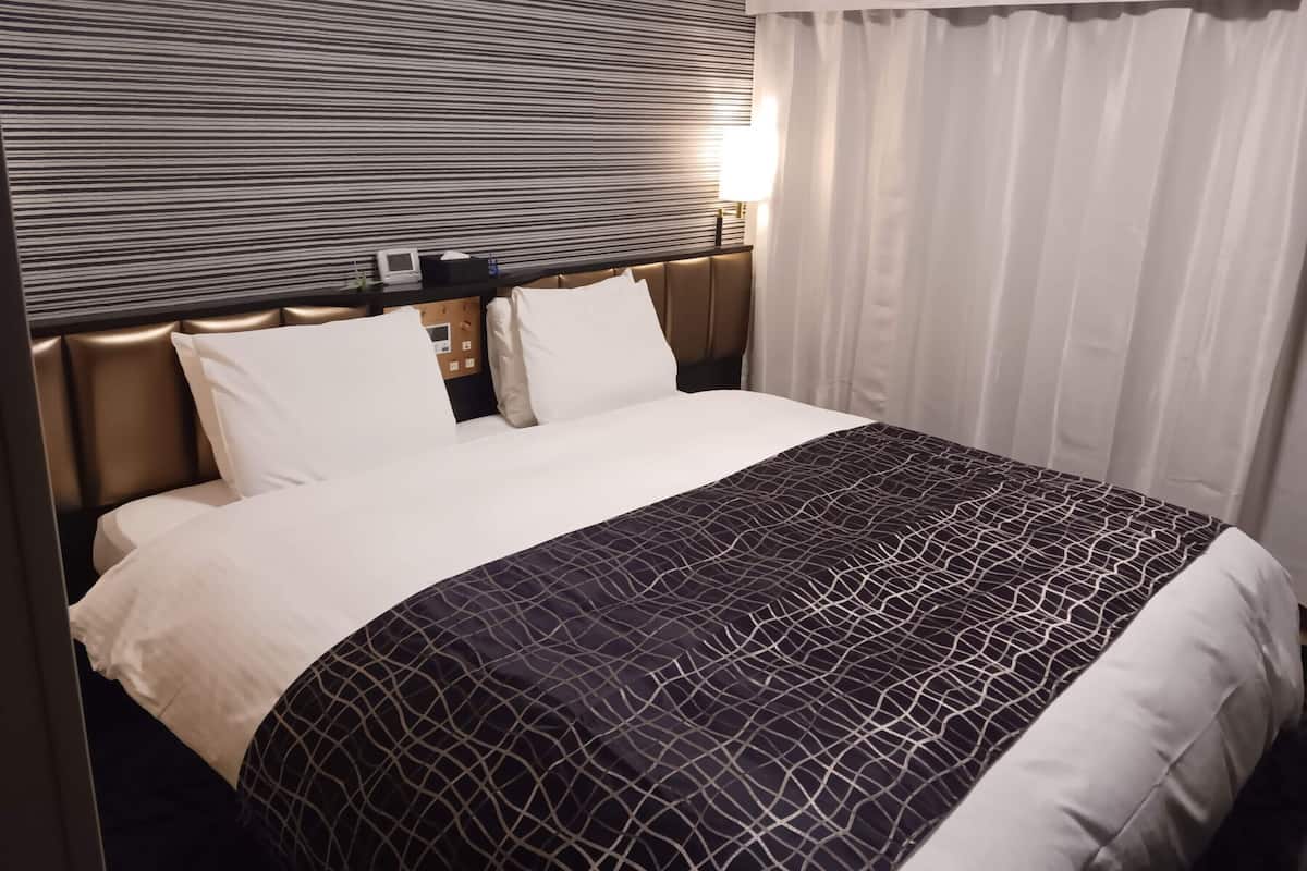 Double Room, 1 King Bed, Non Smoking | Down comforters, desk, blackout drapes, WiFi (free)