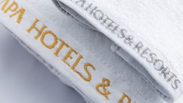 Combined shower/tub, deep soaking tub, free toiletries, hair dryer