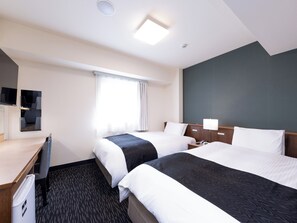Escritorio, cortinas blackout, wifi gratis y ropa de cama 