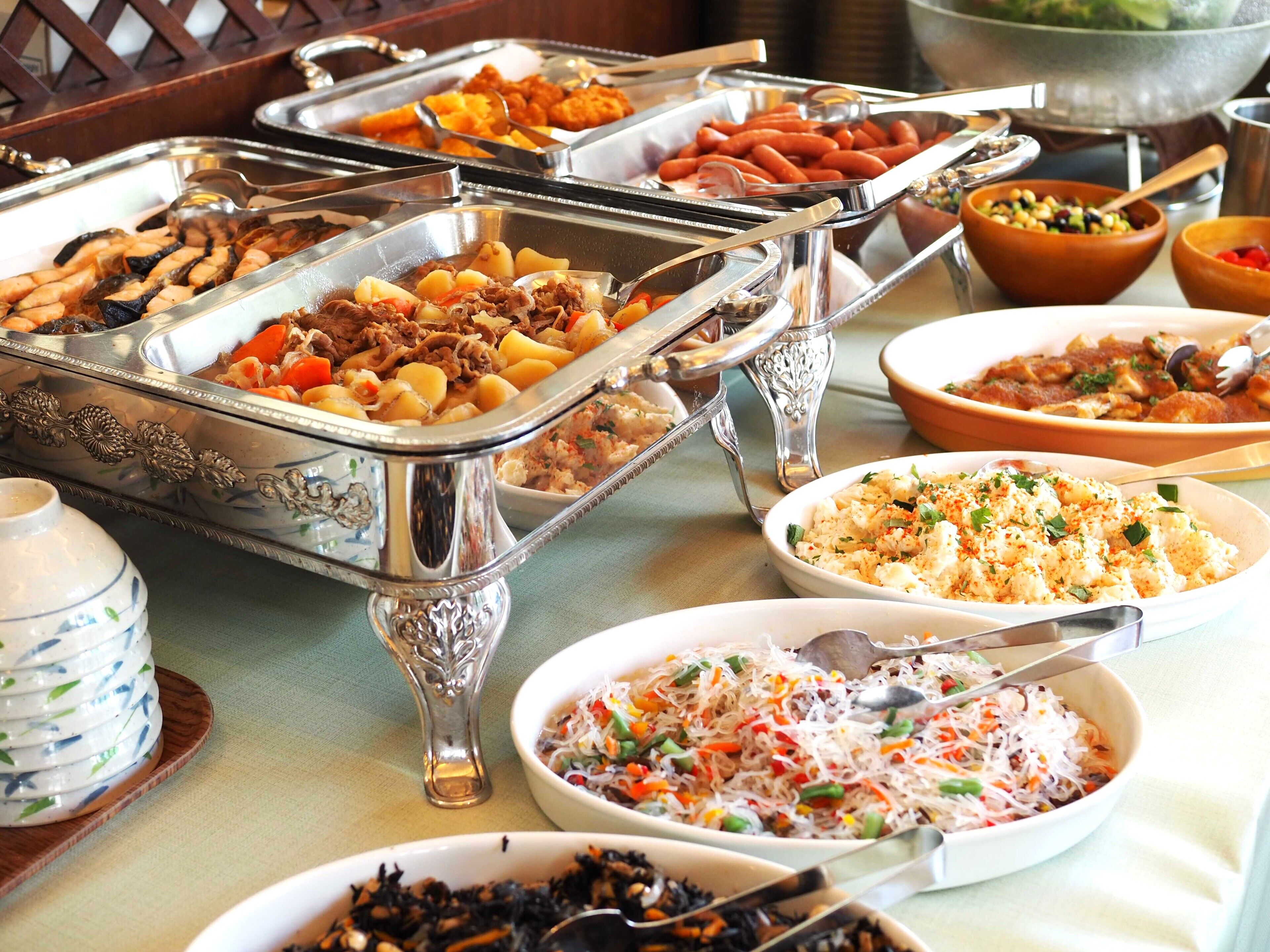 Daily buffet breakfast (JPY 1400 per person)