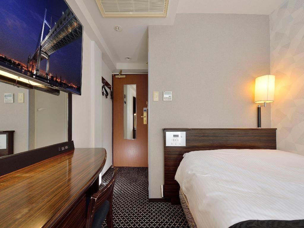 羽绒被、办公桌、遮光窗帘、免费 WiFi