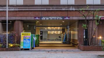 Self-parking (surcharge) 2500 per night