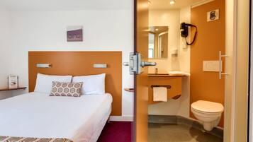 Double Room, 1 Queen Bed | Bathroom | Shower, towels, soap, shampoo