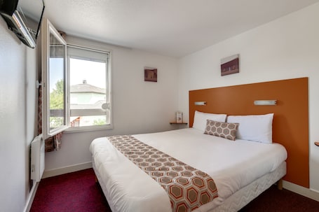 Desk, soundproofing, iron/ironing board, cots/infant beds