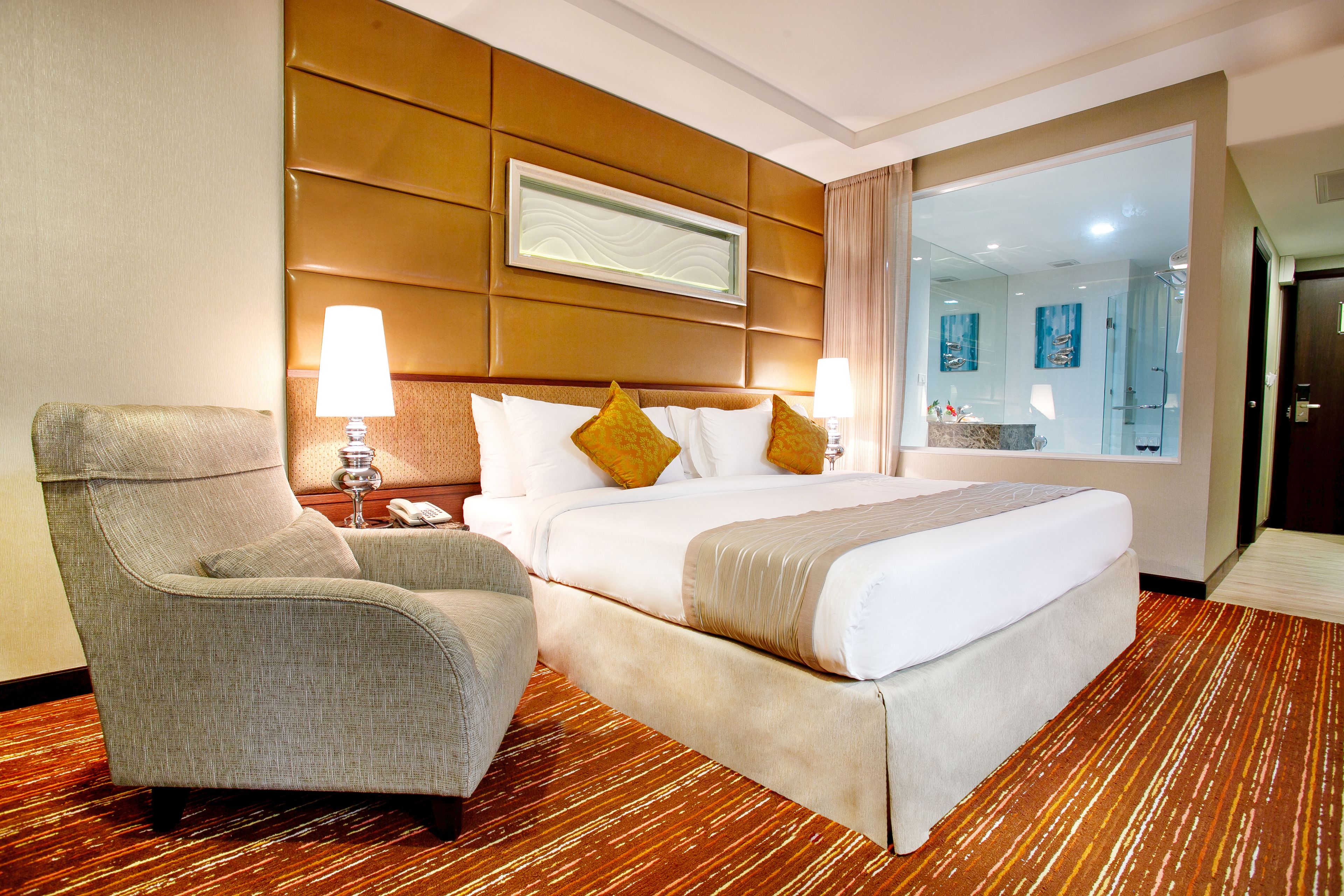 executive suite, 1 king bed | minibar, in-room safe, soundproofing, free cots/infant beds