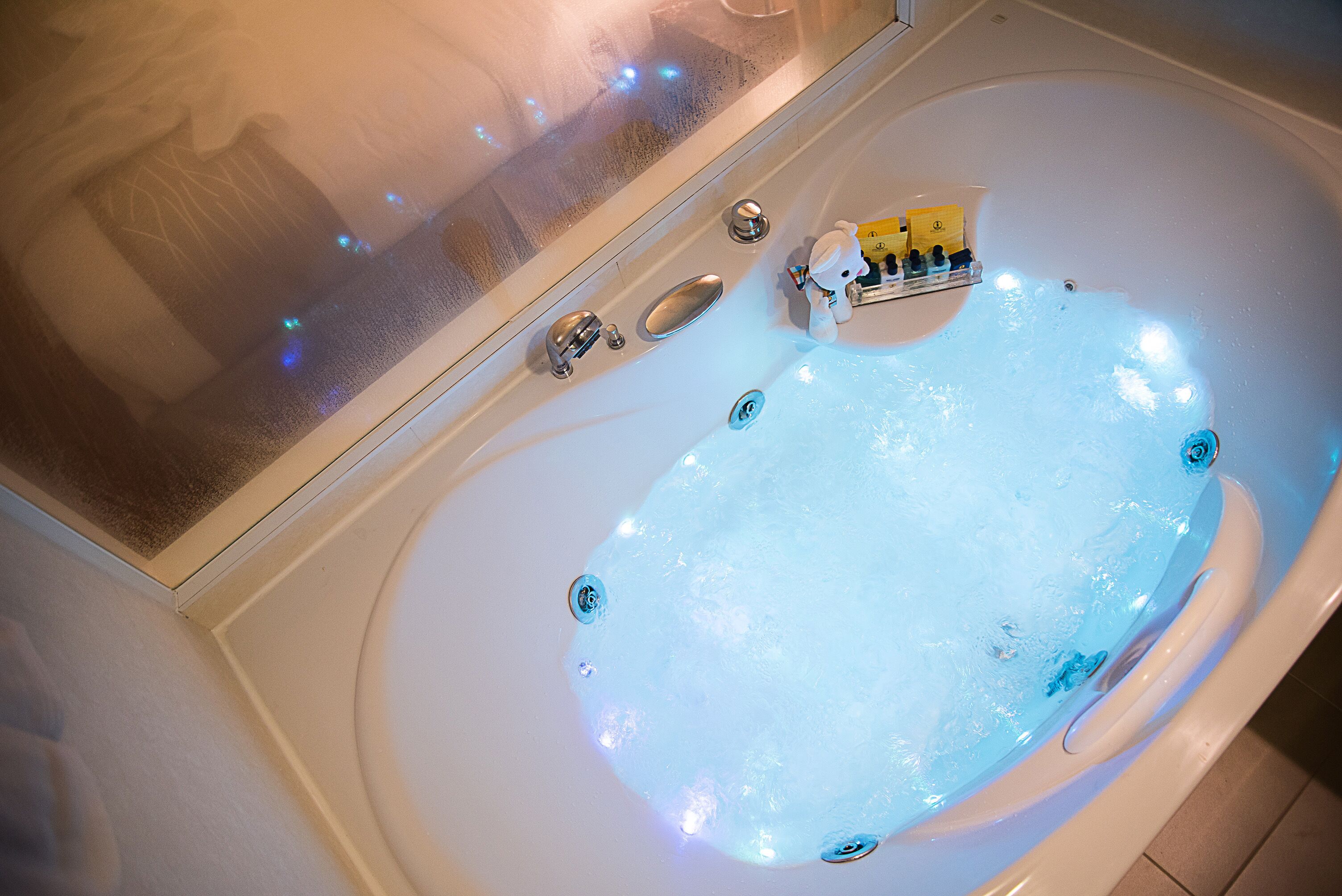 deluxe room, jetted tub | bathroom | combined shower/bathtub, free toiletries, hair dryer, bathrobes