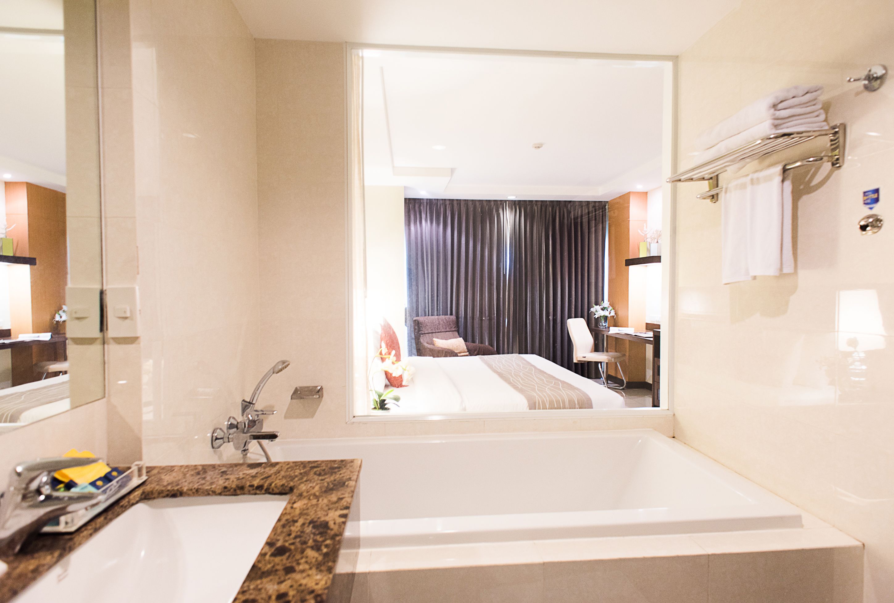 deluxe room | minibar, in-room safe, soundproofing, free cots/infant beds