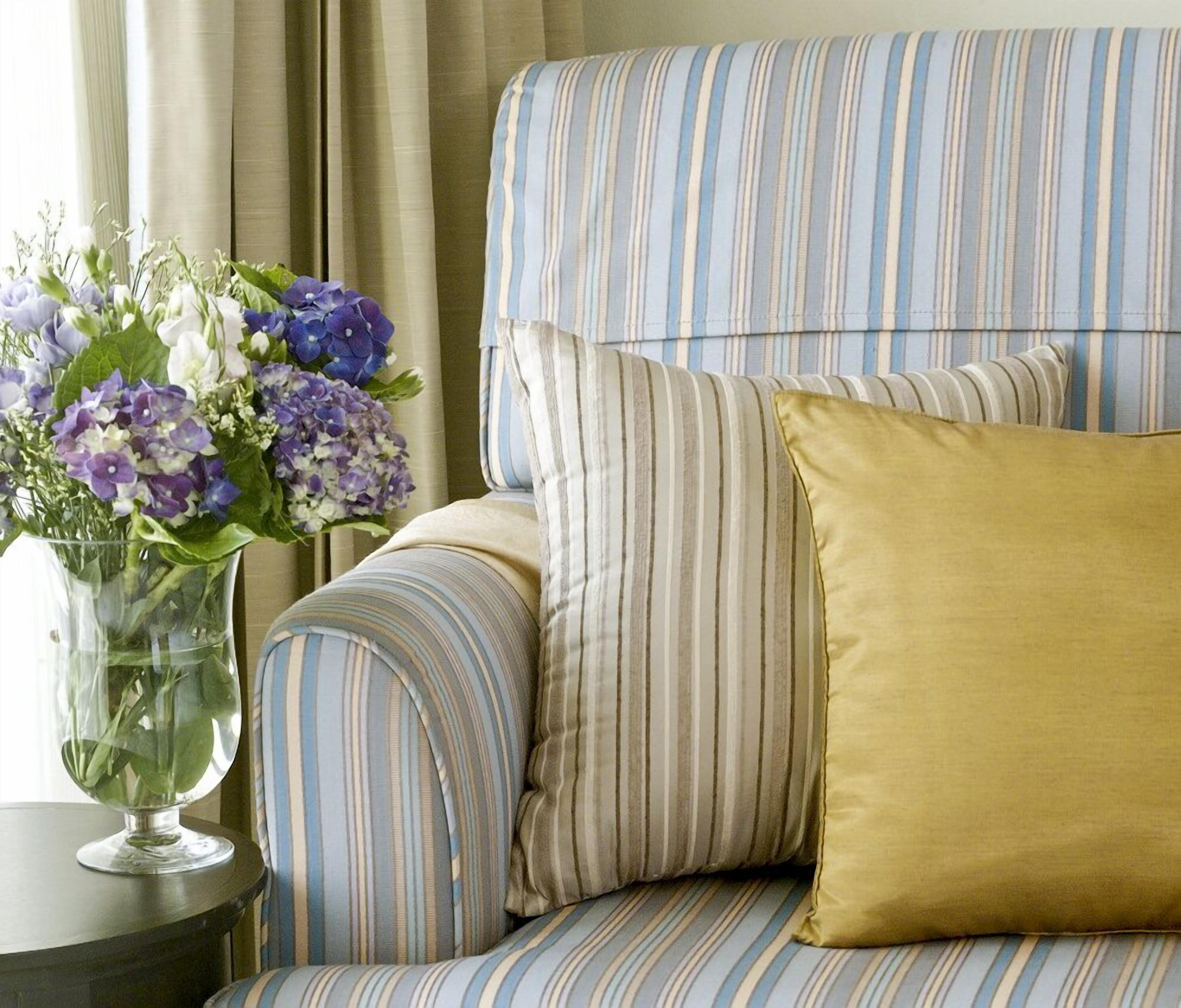 deluxe room | minibar, in-room safe, soundproofing, free cots/infant beds