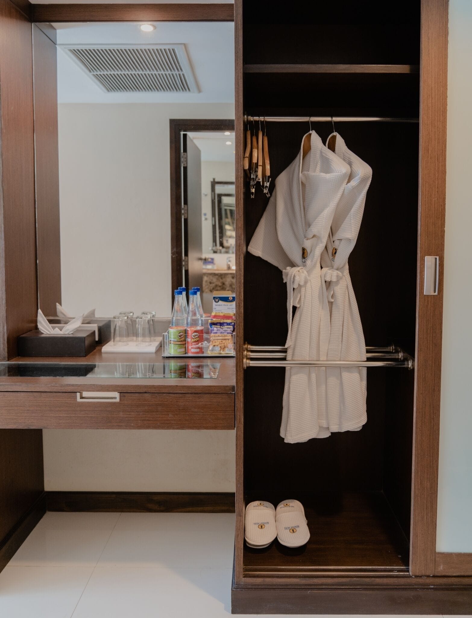 deluxe room | minibar, in-room safe, soundproofing, free cots/infant beds