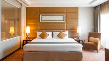 Suíte executiva, 1 cama King | Frigobar, cofres nos quartos, quartos à prova de som, berços grátis
