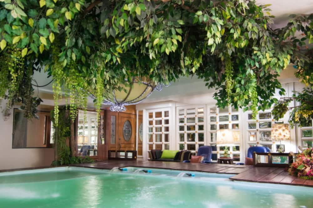 Diamond City Hotel