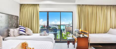 Deluxe room with Free Snack Bar 24Hrs  | Minibar, in-room safe, individually decorated, individually furnished