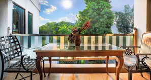 Minibar, coffres-forts dans les chambres, décoration personnalisée