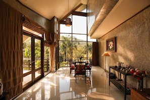 Luxury 2 bedroom | In-room safe, blackout curtains, free WiFi, bed sheets - Kiree Thara Boutique Resort (Chiang Mai)