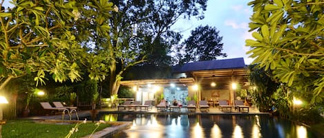 Outdoor pool, sun loungers