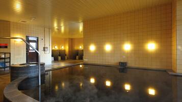 Sauna, bañera de hidromasaje, fuentes de agua termal o mineral