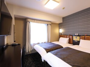 Down comforters, desk, blackout drapes, free WiFi - APA Hotel Chiba Yachiyo Midorigaoka (Yachiyo)