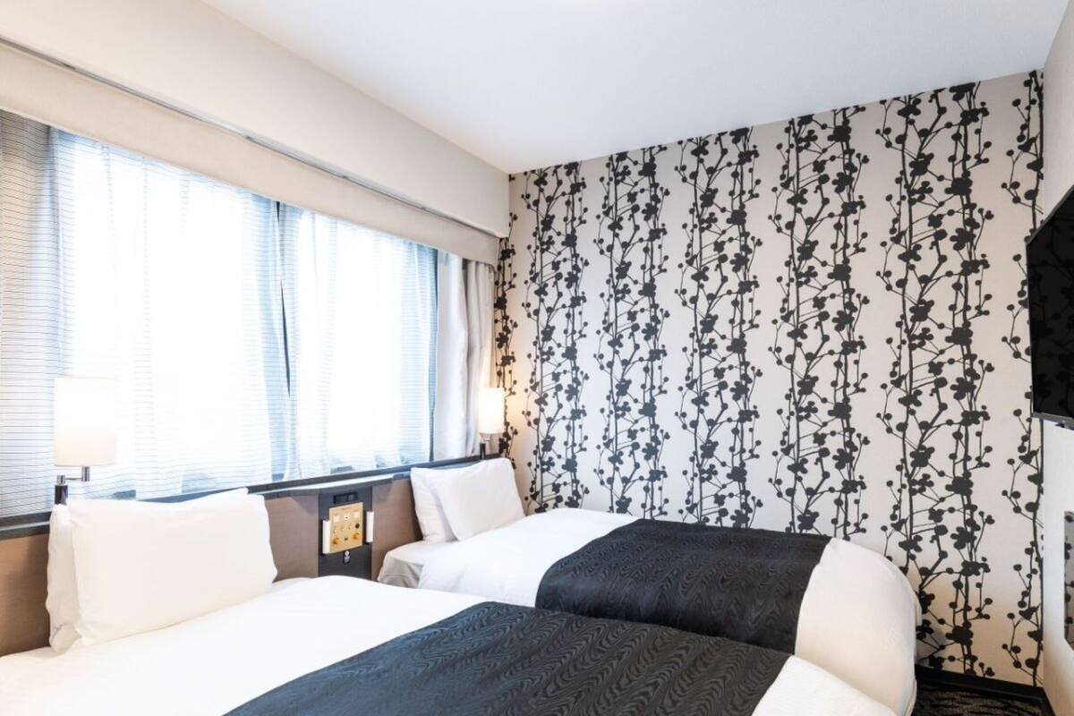 Couette en duvet, bureau, rideaux d’obscurcissement