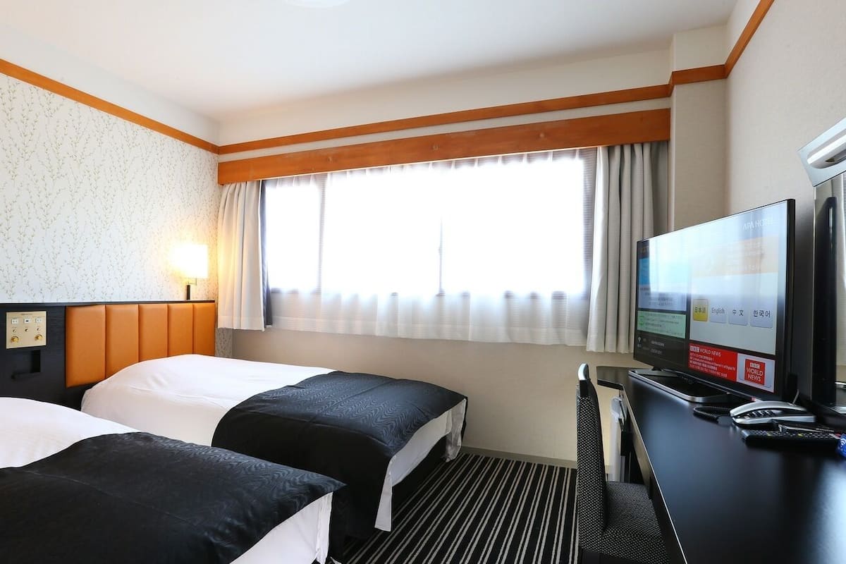 Couette en duvet, bureau, rideaux d’obscurcissement