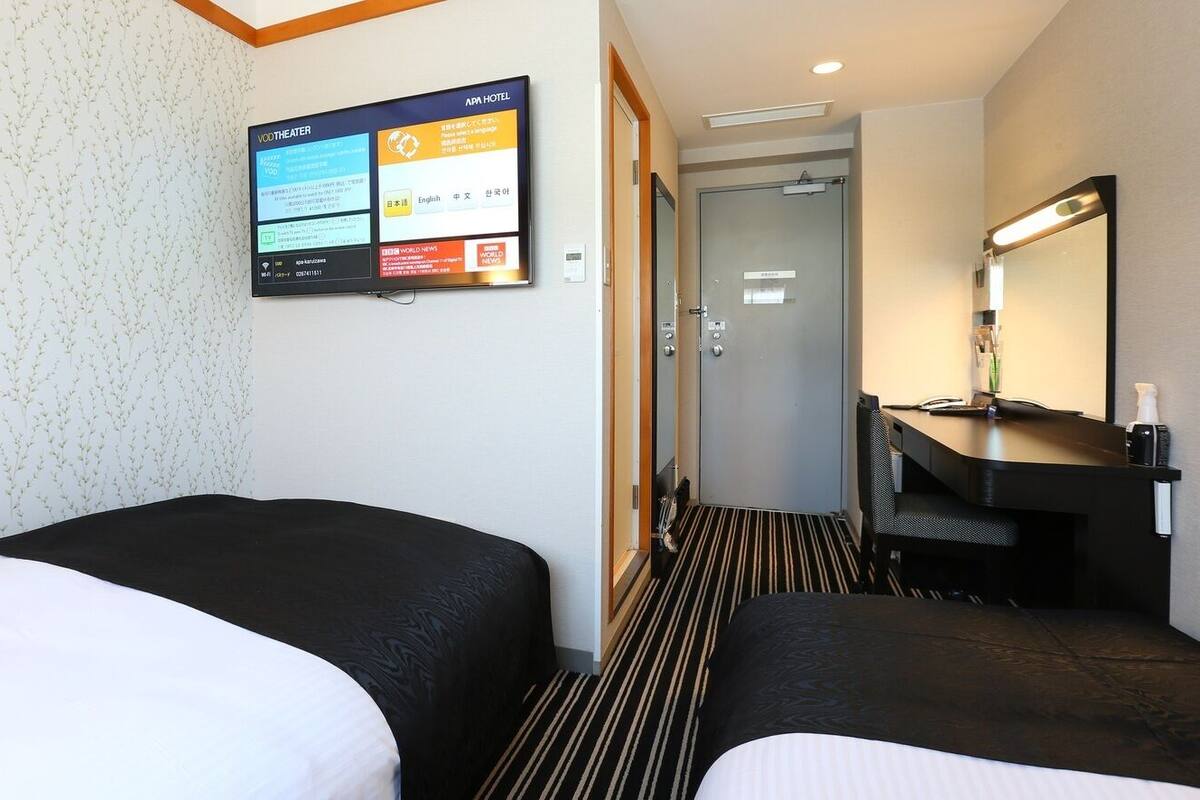 Couette en duvet, bureau, rideaux d’obscurcissement