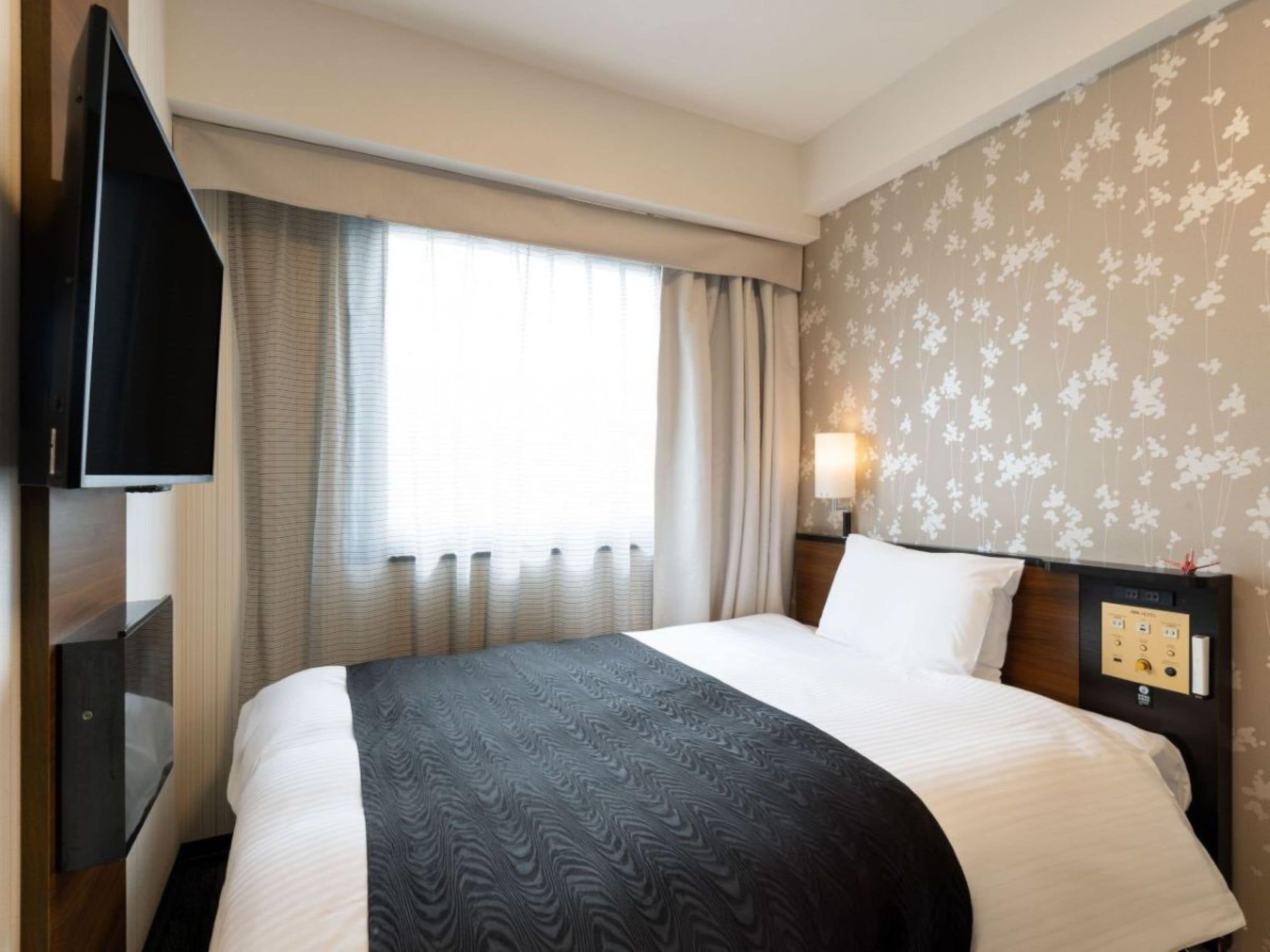 Down duvets, desk, blackout curtains, soundproofing