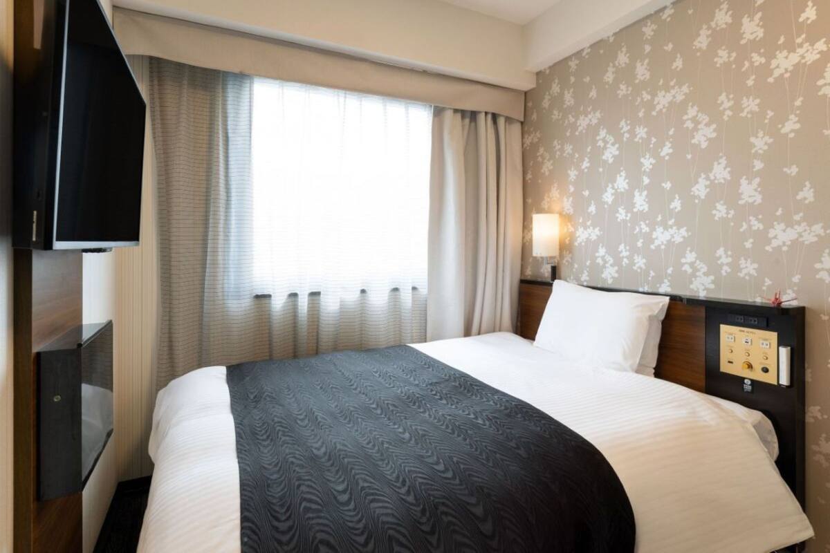 Couette en duvet, bureau, rideaux d’obscurcissement