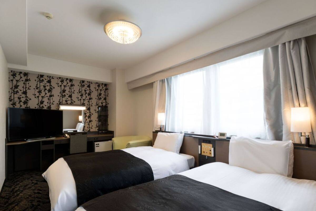 Couette en duvet, bureau, rideaux d’obscurcissement