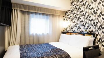 Cubrecamas, escritorio, cortinas blackout y wifi gratis