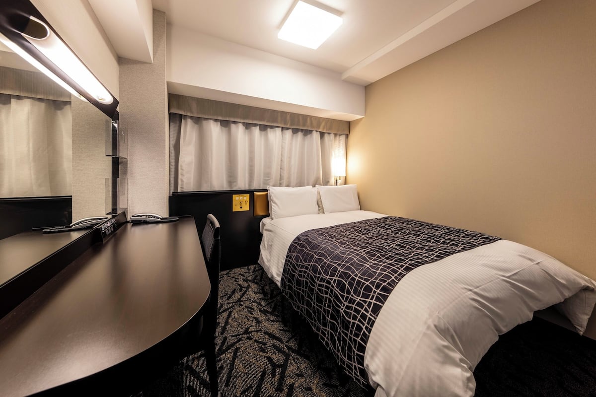 Down duvets, desk, blackout curtains, free WiFi