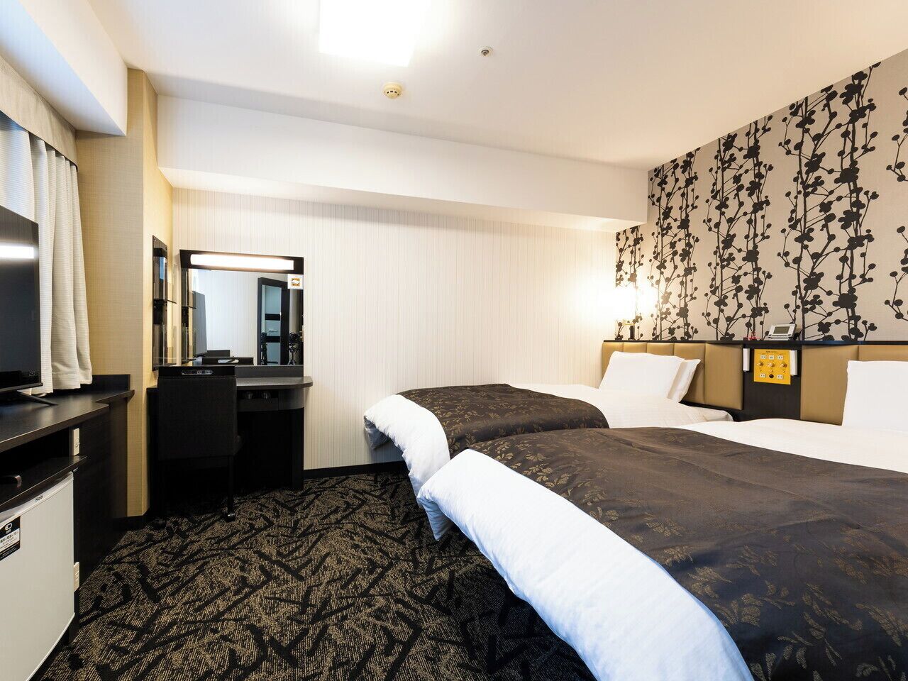 Copriletto in piuma, una scrivania, tende oscuranti, Wi-Fi gratuito