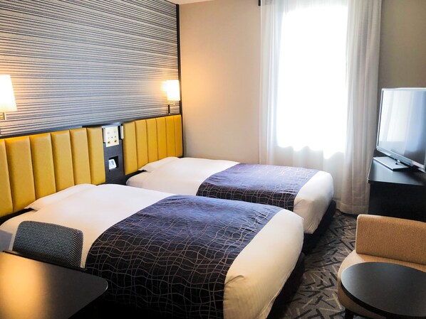 Desk, blackout curtains, free WiFi, bed sheets