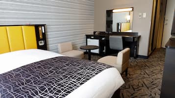 Desk, blackout drapes, free WiFi, bed sheets
