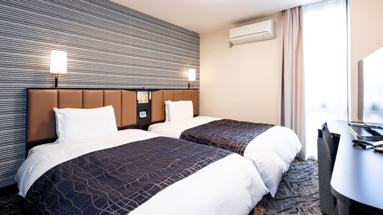 Down comforters, desk, blackout drapes, free WiFi