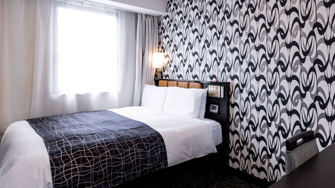 Down comforters, desk, blackout drapes, free WiFi
