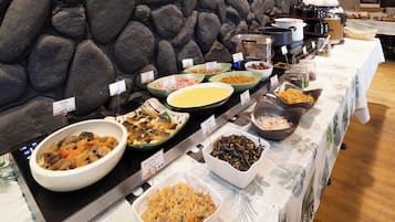 Daily buffet breakfast (JPY 1800 per person)